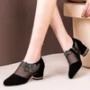 Mode Frauen Schuhe Sexy Schwarz Hohl Mesh Spitz Heels Weibliche Elegante Blume Geformt Strass