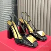 Karree Sandalen Mädchen Luxus Schwarz Lackleder Nieten Gold Einlegesohle Rose Rot Offener Absatz Schnalle Cover Heels Party Grüne Schuhe