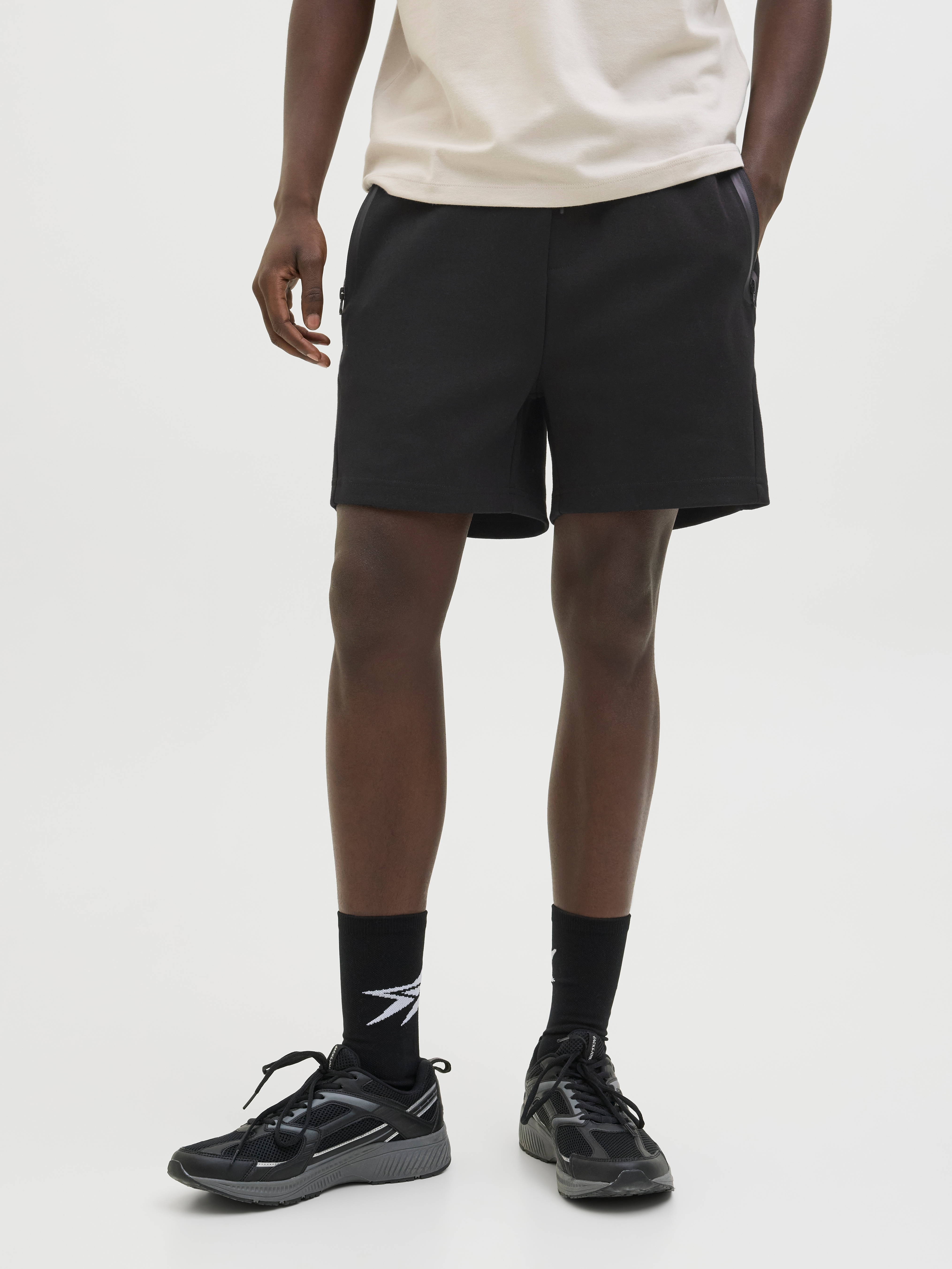 Relaxshorts JACK & JONES "JPSTGORDON FUSION SWEAT SHORTS SRT SN", Herren, Gr. XS, N-Gr, schwarz, Web, Obermaterial: 58% Polyester, 42% Baumwolle, unifarben, regular fit knielang, Hosen