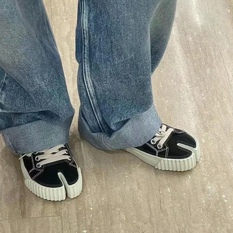 Neue Split Toe Wohnungen Frauen Mary Janes Schuhe Casual Leinwand Schuhe Frauen Tabi Schuhe Schwein Huf Schuhe Frau Faulenzer Zapatos De Mujer