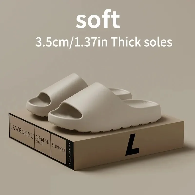 Neue Kokosnuss-Hausschuhe fühlen sich wie auf Scheiße treten. Sandalen mit dicken Sohlen. Sommer neue rutschfeste Sandalen zum Tragen Image