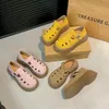 Römische Sandalen 2025, Sommer-Retro-Frau-Schuhe, Clogs mit Absatz, Muffins-Schuh, Gladiator, Original-Mädchen, neues dickes, flaches Gummiband