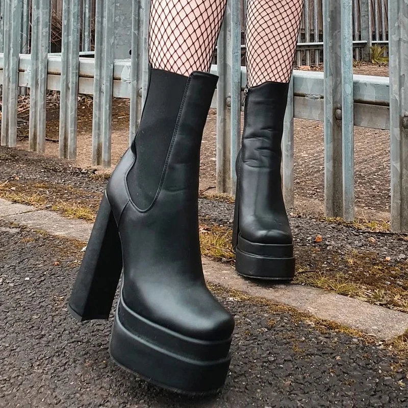 Onlymaker Damen-Stiefeletten, schwarz, matt, runde Zehen, doppelte Plattform, seitlicher Reißverschluss, klobige High Heels, prägnante Mode, Punk-Booties