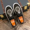 Neue Männer Mode Loafer Schwarz Slip-on Licht Bequeme High-end-Schuhe Outdoor Fahren Reise Wandern Schuhe Größe 38-45 Männer Schuhe