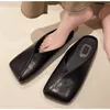 Neue Frauen Maultiere Sommer Elegante Platz Closed Toe Flache Hausschuhe Weibliche Schuhe Casual Leder Schwarz Weiß Rutschen Plus Größe 35-42