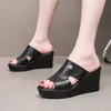 Sommer-Hausschuhe mit Keilabsatz, Damenschuhe für Damen, Sandalen 2025, Peep-Toe, draußen, Damen-Slipper, weibliche Plateau-Sandale, 33–43