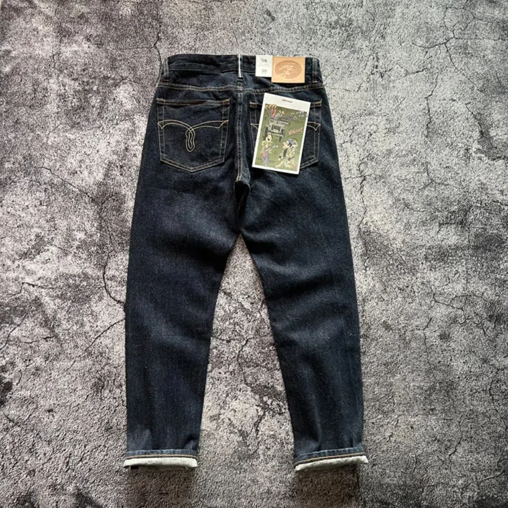 13,5 Unzen hochwertige amerikanische Retro-Slim-Fit-Jeans mit geradem Fass und Tannin-Waschung wurde aus Wolle und Baumwolle in Rot für Herrenmode Image