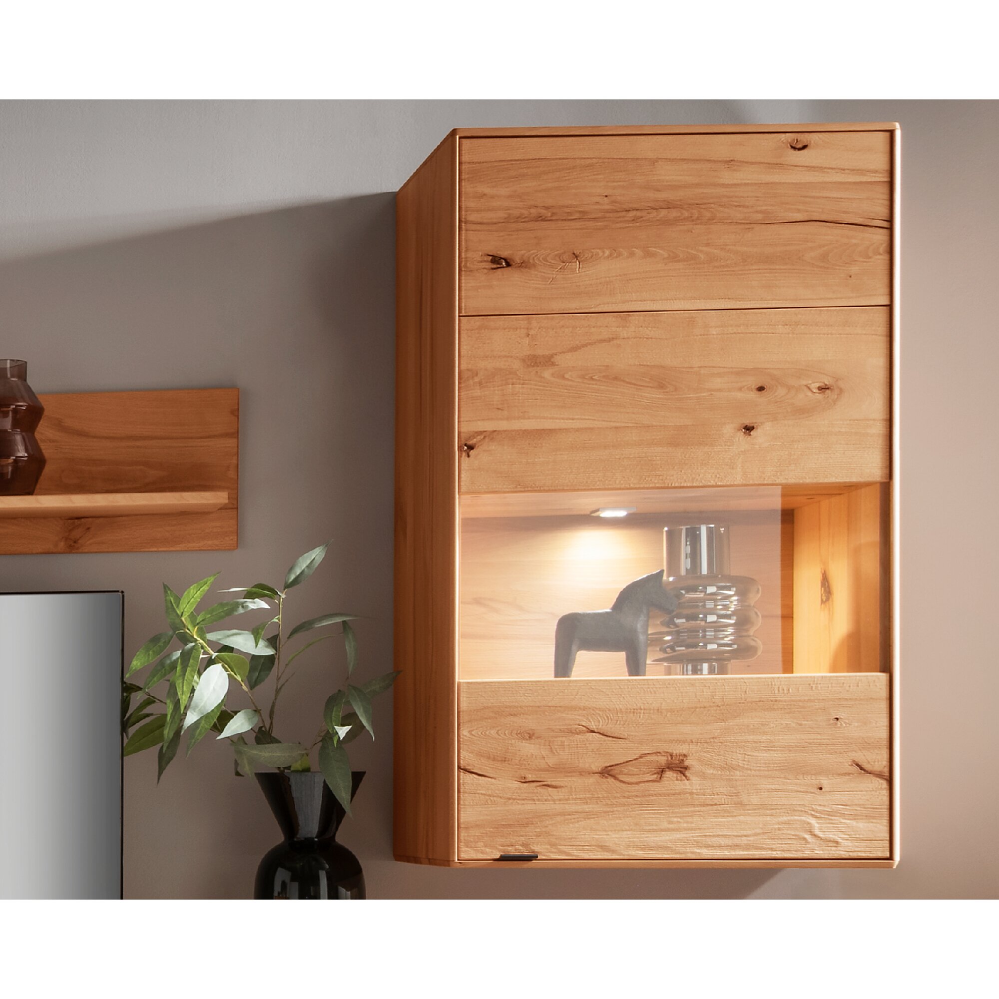Massivholz »Zerro« Hängevitrine Kernbuche / Anschlag links / mit Beleuchtung