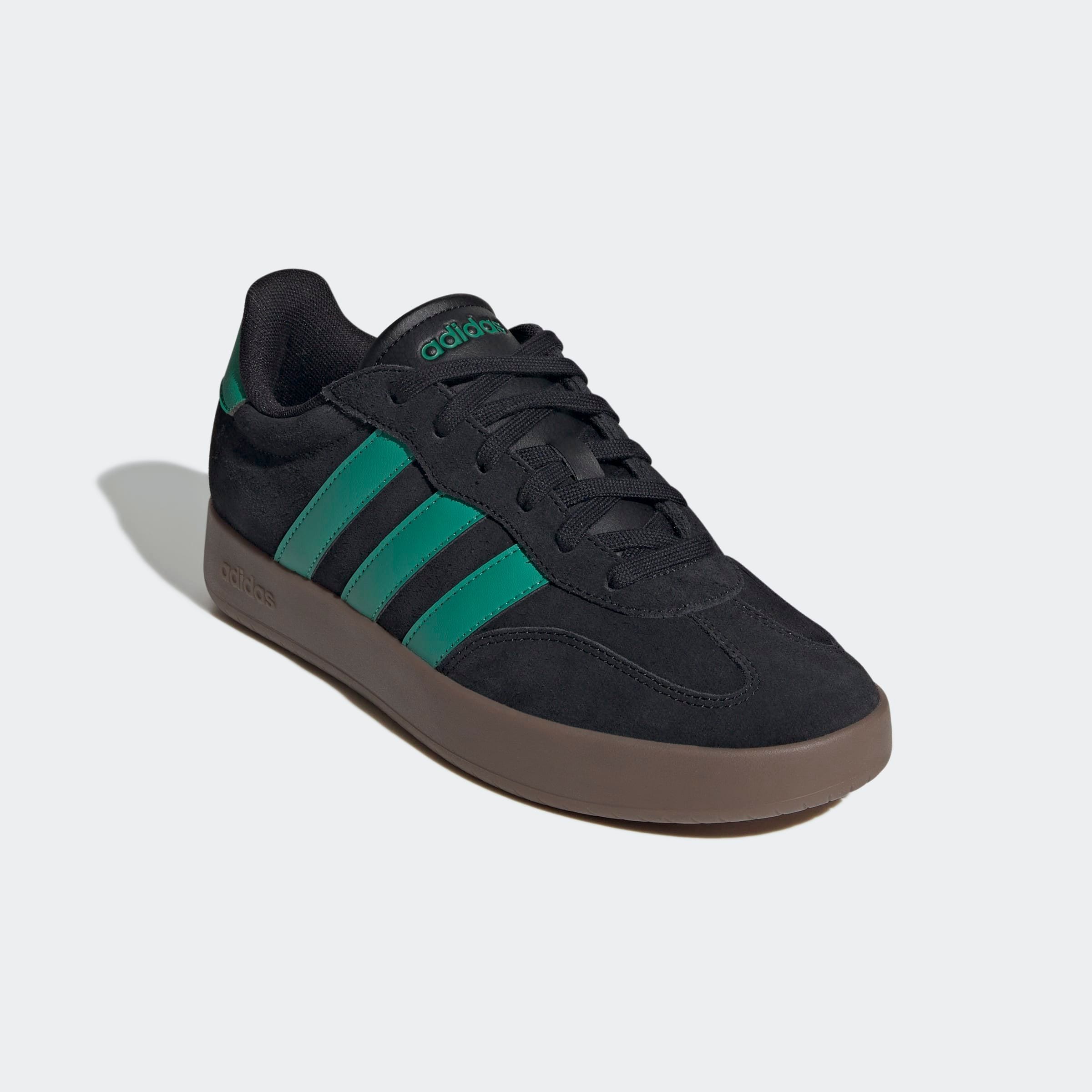 Sneaker ADIDAS SPORTSWEAR "BARREDA", Gr. 42,5, grün (core schwarz, court grün, gum5), Leder, Synthetik, sportlich, Schuhe
