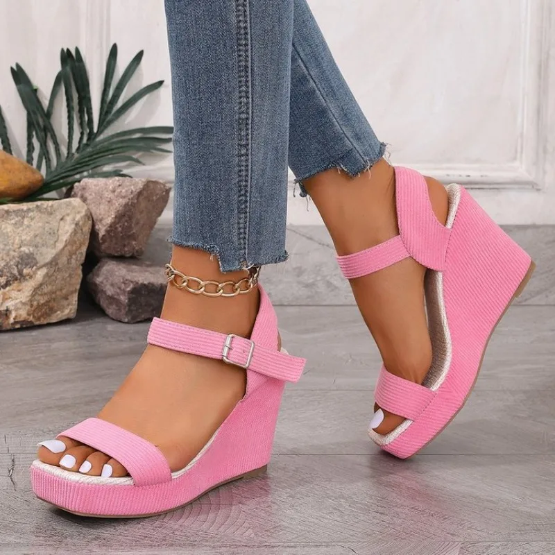 2025, Plateau-Keilsandalen, einfarbig, runder Kopf, quadratisches Schnallendesign, bequeme und elegante Sandalen mit hohen Absätzen, Größe 35–42