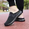Sommer-Männerschuhe 2025, atmungsaktiv, für Zuhause, Hausschuhe, Herren, dicker Boden, Rutschen, modische Freizeitschuhe für Herren, Turnschuhe