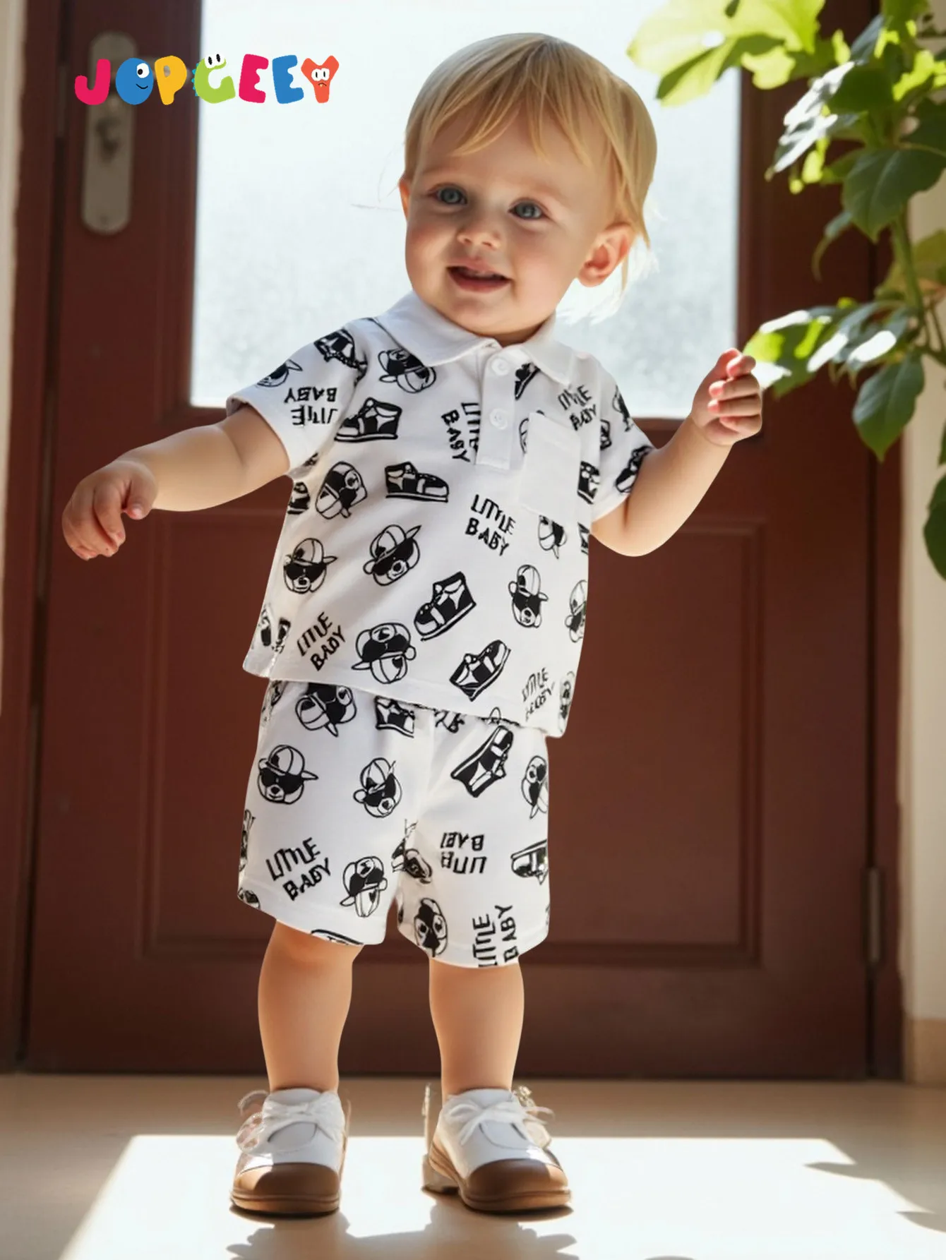 2-teiliges Set aus modischem Kurzarm-Oberteil und Shorts mit Volldruckkragen und Taschendekoration für Babys und Jungen für den Sommer Image