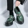 Männer Elegante Business Loafer Schuhe Slip auf Casual Dicken Boden Leder Grün Party Schuhe Atmungsaktive Mann Mode Lässig Mokassins