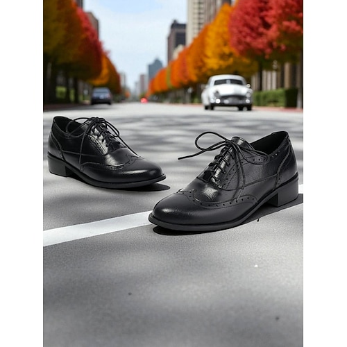 Braune Oxford-Brogue-Schuhe für Damen mit niedrigem Absatz – flache Schnürschuhe im britischen Retro-Stil für Studenten und das Büro, ideal für Herbst-Outfits und den täglichen Spaziergang Image