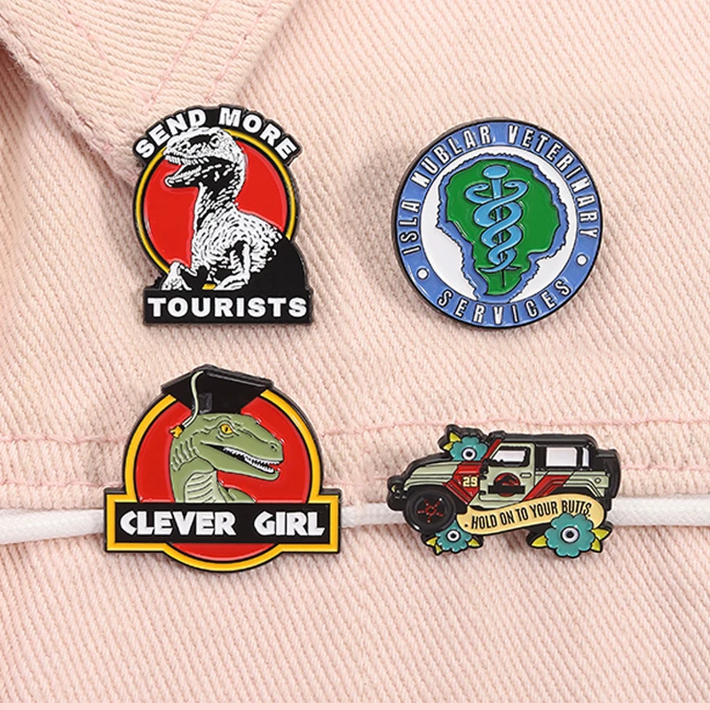 Emaille-Anstecknadel „Science-Fi-Dinosaurier-Park „Hold on to Your Butts“ Senden Sie mehr Touristen-Brosche, Anstecknadel, lustiger Schmuck, Geschenke für Fans und Freunde Image
