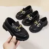 Laofers für Kinder, Plattform, schwarzes Lackleder, Kette, modisch, für Jungen und Mädchen, flache Schuhe, vier Jahreszeiten, elegant, 26–36, Kinderschuh
