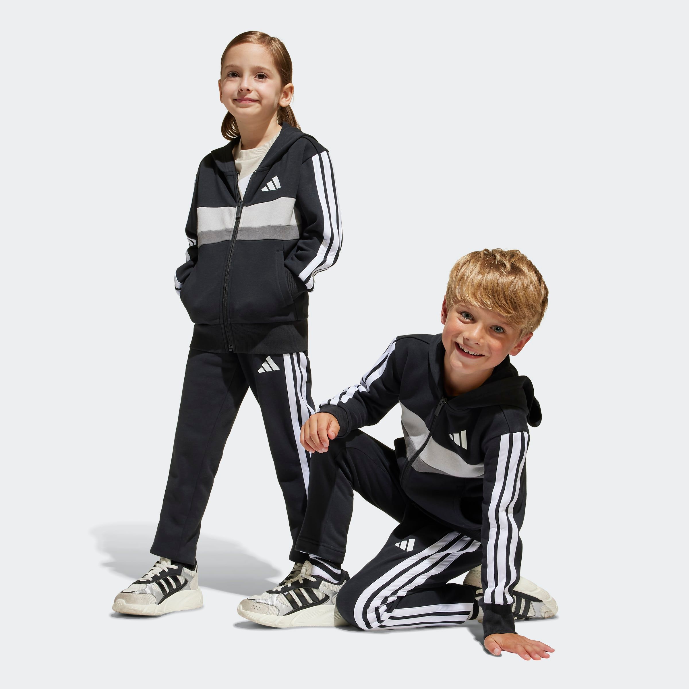 Trainingsanzug ADIDAS SPORTSWEAR "LK 3S TIB FL TS", Kinder, Gr. 104, schwarz-weiß (schwarz, weiß, grau two), Obermaterial: 70% Baumwolle, 30% Polyester, Sportanzüge Image