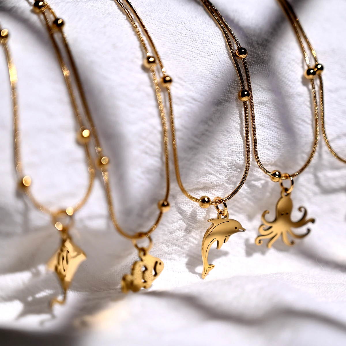 Wasserdichte Halskette mit Delfin-Anhänger aus Edelstahl, anlaufgeschützt, stapelbar, Fisch-Halskette für Damen, täglicher Modeschmuck Image