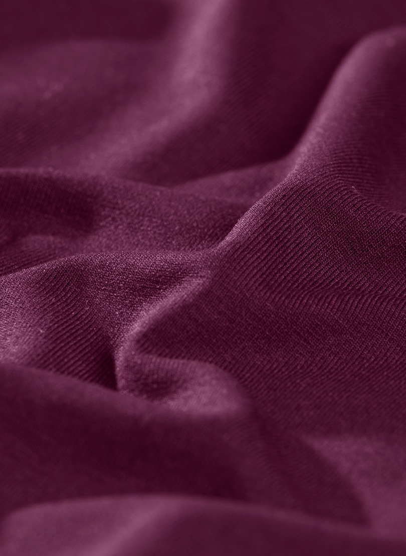 Strickmütze TRIGEMA "TRIGEMA Soft-Cap aus Viskose", Kinder, Gr. 900, rot (sangria), Kunstfaser, Mützen Image