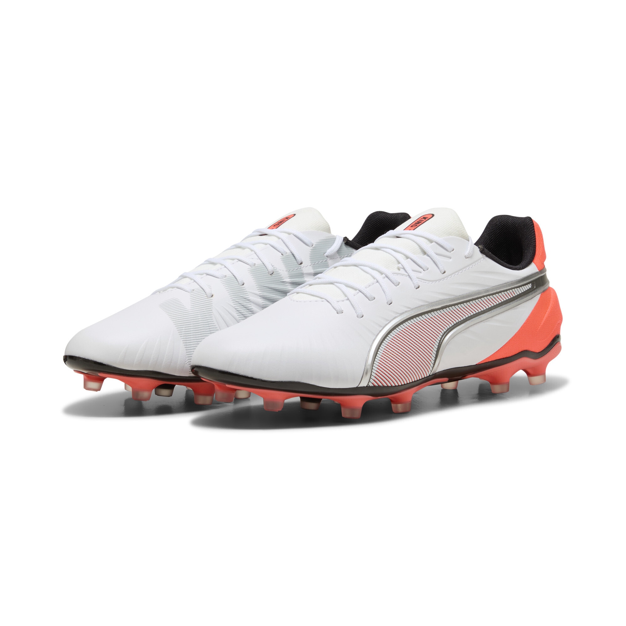 Fußballschuh PUMA "KING MATCH FG/AG Fußballschuhe Erwachsene", Herren, Gr. 44,5, silber (weiß silber glowing rot metallic), Obermaterial: Synthetik, Textil; Futter: Textil; Innensohle: Textil; Laufsohle: Synthetik, Schuhe Fußballschuh