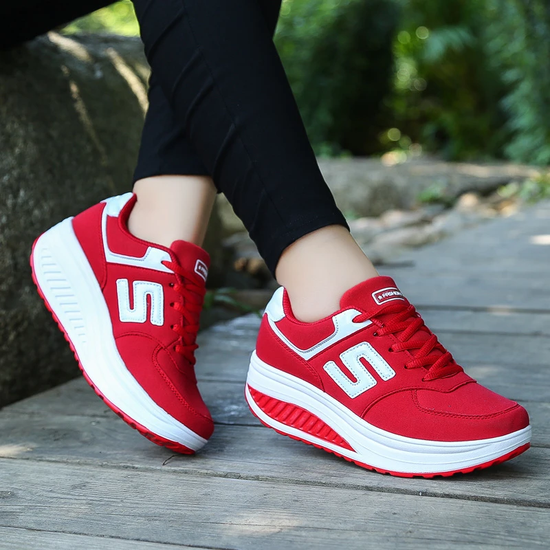 Frühling und Herbst Damenschuhe Leder atmungsaktiv modische Damen-Schaukelschuhe lässige Sportschuhe trendige Damenschuhe Image