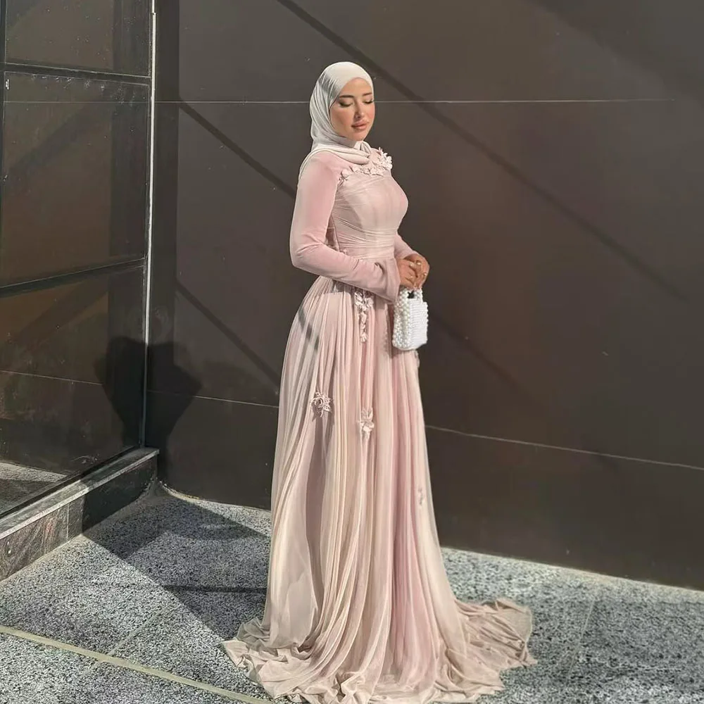 Galerie ​ Dezente Abendkleider 2026 Langarm-Partykleid Plissiertes Blumen-Muslimisches Festkleid Maßgeschneiderte Saudi-Arabische Ballkleider Image