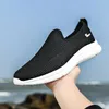 Mesh-Schuhe Herrenschuhe Große Größe Fliegende gewebte Laufschuhe Sport Atmungsaktive Mesh-Schuhe Freizeitschuhe Board-Schuhe Paar-Schuhe