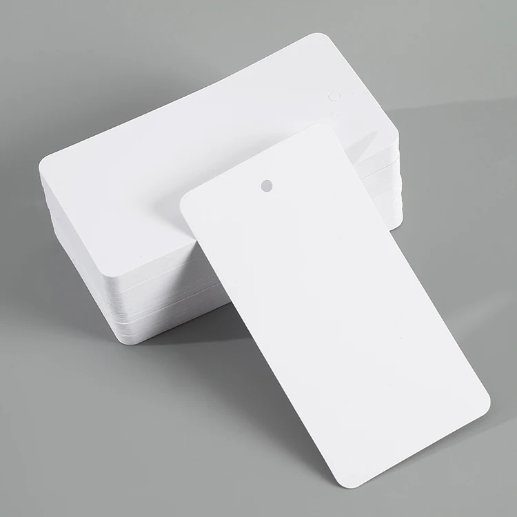 50 stücke 4 Größe Runde Quadrat verdickung PVC chromatische Hängen tag Kleidung Schuh tasche label Geschenk Hängen tag geschenk tag 5x5 cm 5x9cm