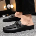 Mezze pantofole da uomo 2025 Scarpe casual da uomo traspiranti estive Comode mocassini da passeggio Mocassini Pantofole da uomo in pelle PU