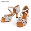Silber Schwarz Latin Dance Schuhe Meduim Heels 7cm für Frauen Satin Offene spitze Salsa Bachata Tango Salsa Schuh Damen in Wildleder Laufsohle