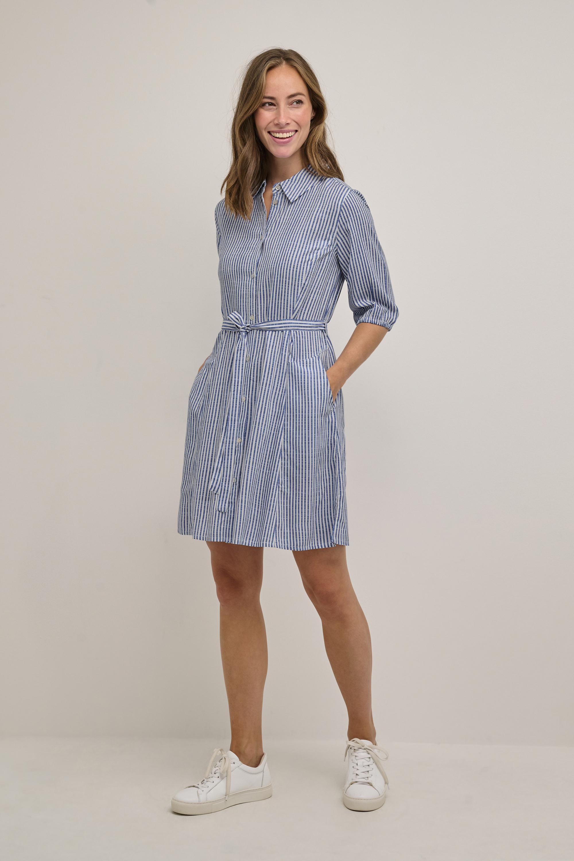 Kleid Feminine blue white Image