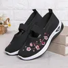 2024 Sommer neue flache bestickte Einzelschuhe, atmungsaktive One-Step-Freizeitschuhe für Damen, Stoffschuhe
