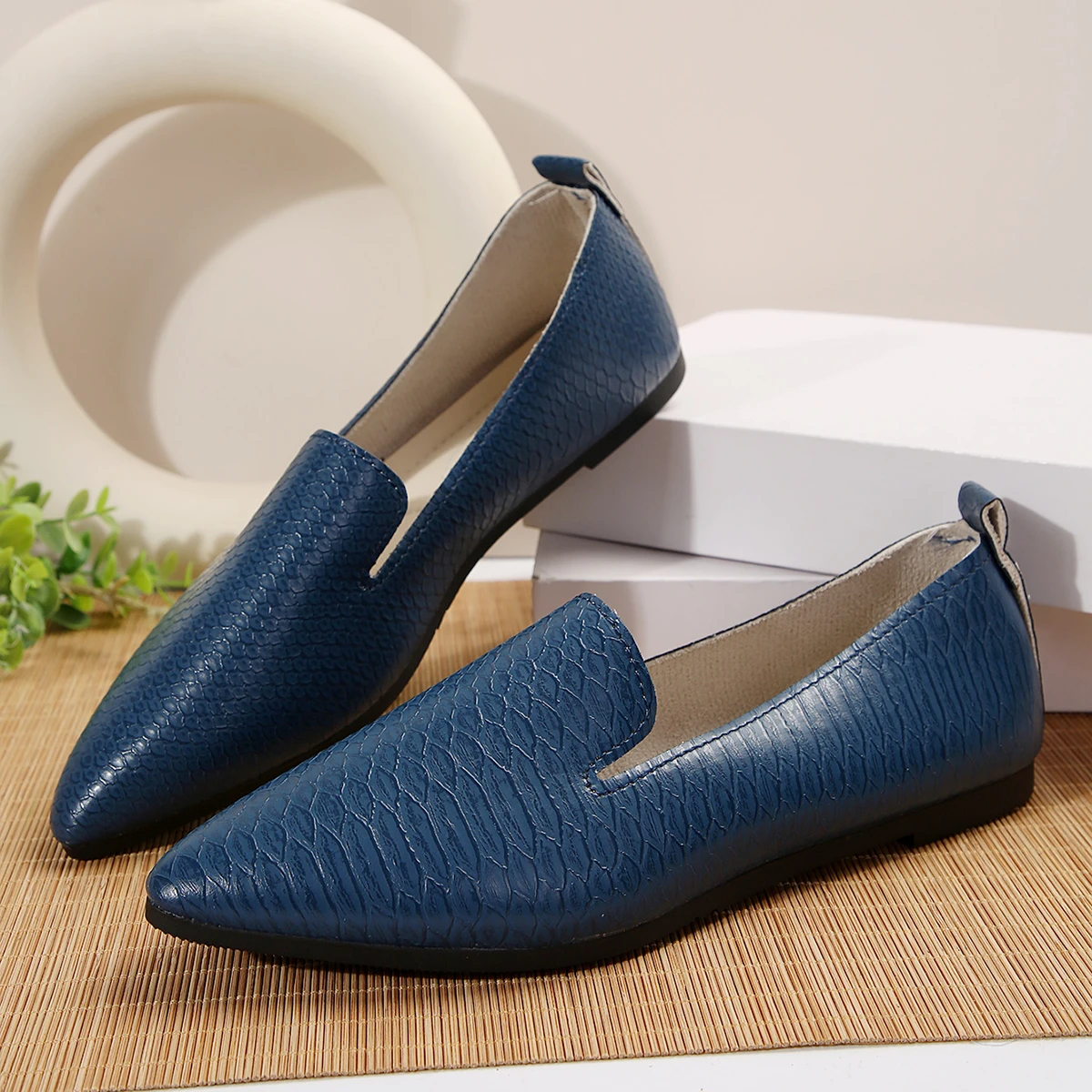 2025, Frühling und Herbst, neue Le Fu-Schuhe, einfarbig, spitz, lässig, flacher Boden, modische Damenschuhe mit flachem Boden, Größe 36–43