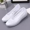 Comemore Weiße Spitze Hohl Atmungsaktive Schuhe Flache Mittlere Keilabsatz Damen Sommer Slip on Schuhe Größe 34-41 Schwarze Turnschuhe Damen