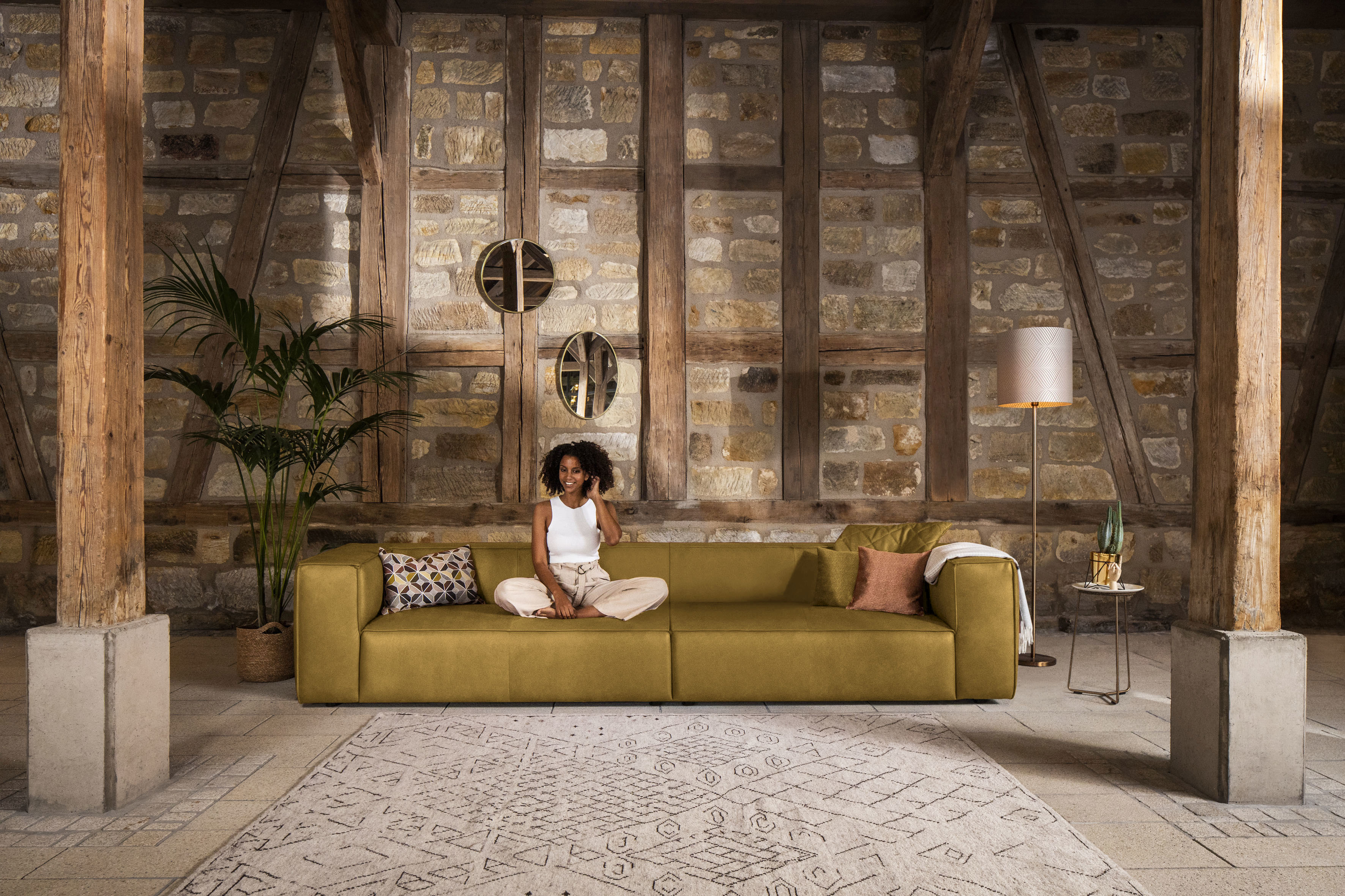 4-Sitzer W.SCHILLIG "around-the-block", gelb (kurkuma z69), B:300cm H:66cm T:104cm, Longlife Xtra-Leder Z69: Das feinnarbige, gedeckte Softleder Z69 besticht durch seine außergewöhnliche Weichheit im trendigen »Vintage-Look«, Hautstärke 0, 9 - 1, 1...