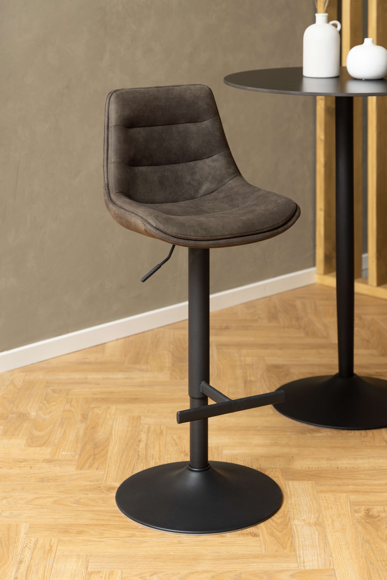 Barhocker ACTONA GROUP "Adisa Barstuhl, Küchenstuhl", braun (graubraun), B:47cm H:95cm T:52,5cm, 100% Polyester, Hocker, Stoff, schwarzer Trompetenfuß, Gasfeder, drehbar, 2er-Set Image