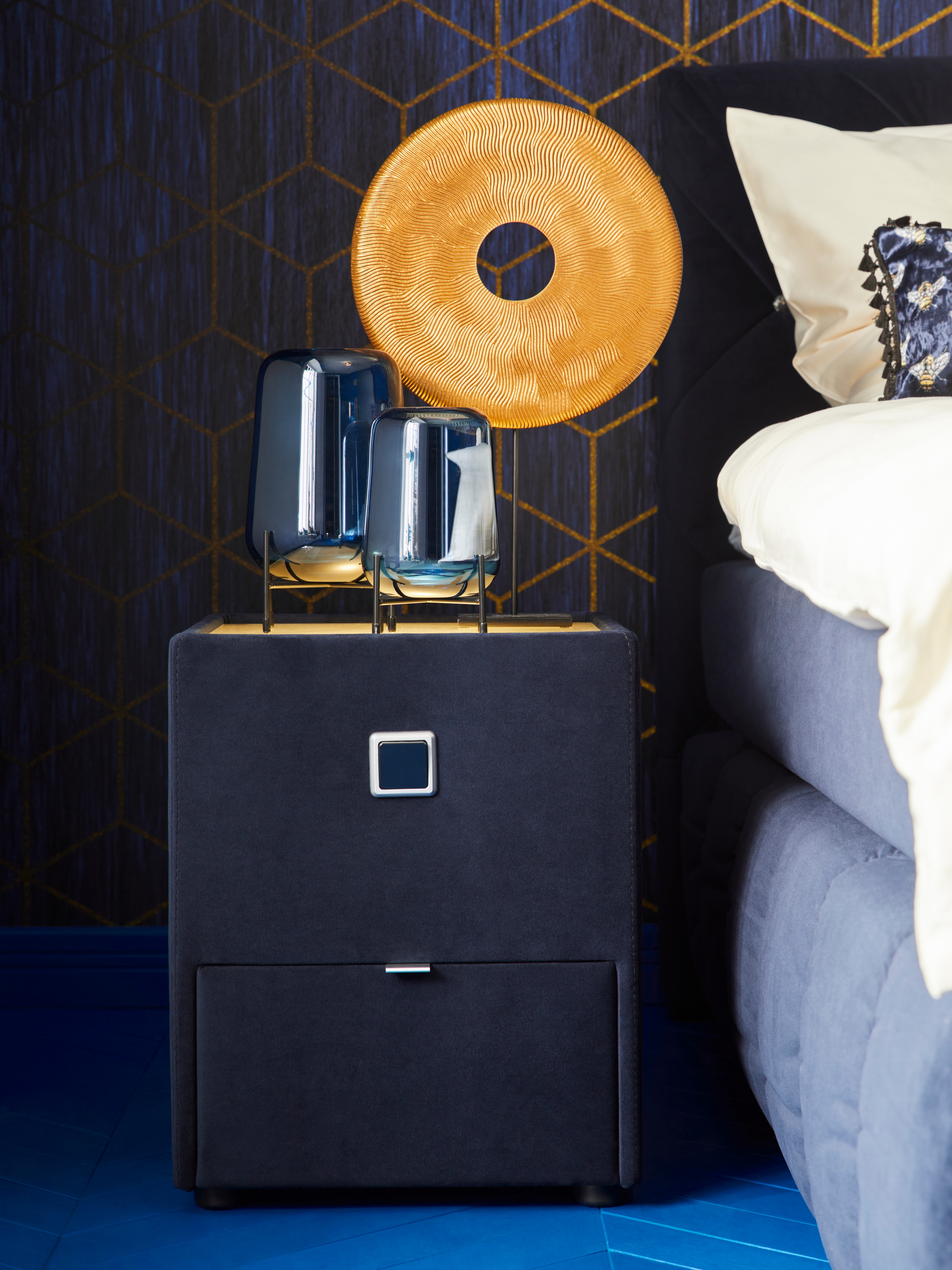 Nachtkonsole JOCKENHÖFER GRUPPE "Lancy", blau (dunkelblau 403, 02), B:42,5cm H:53cm T:45cm, Glas, Holzwerkstoff, Sideboards, Nachtkonsole, mit LED-Beleuchtung