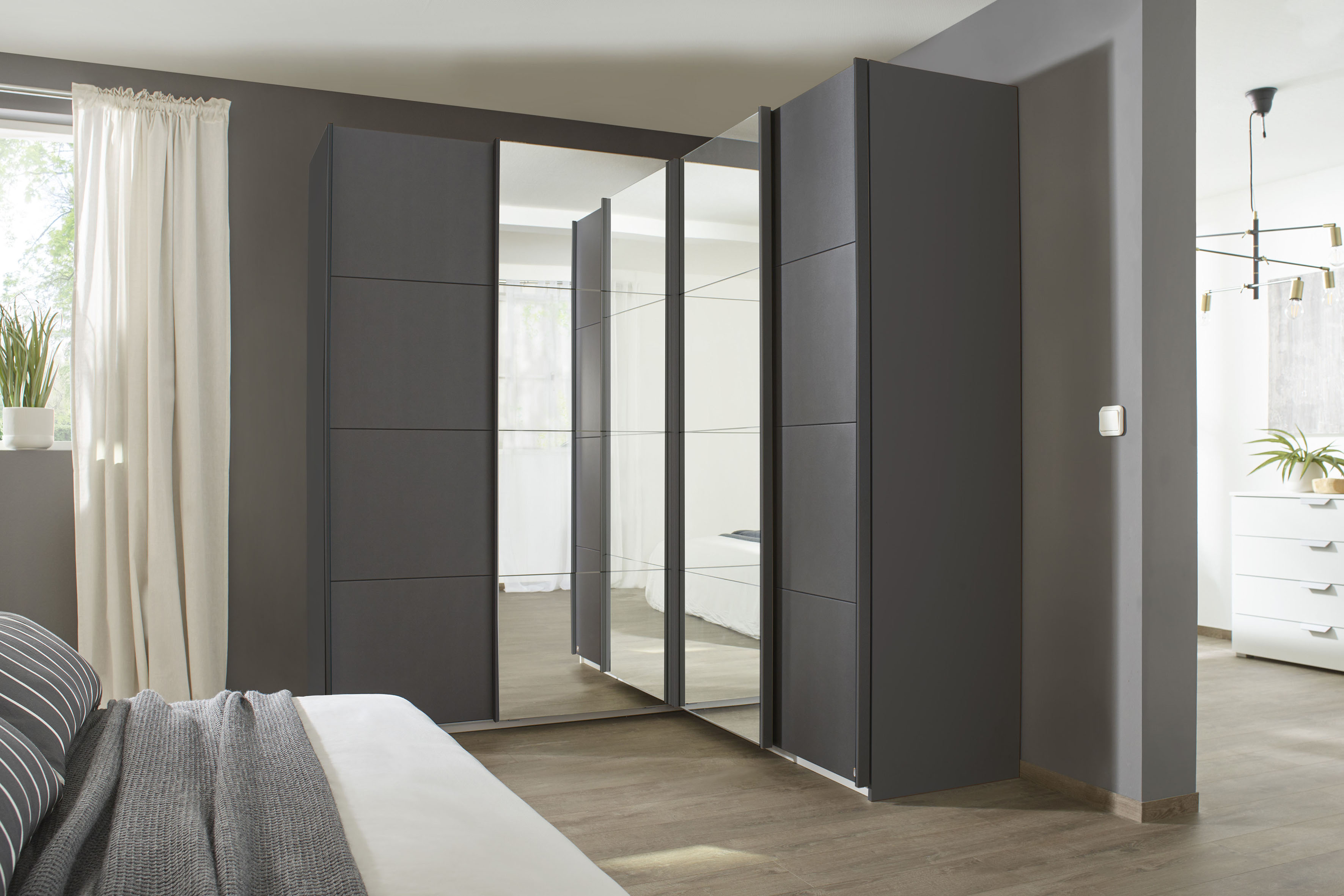 Schwebetürenschrank RAUCH "Quadra", grau (graumetallic), B:181cm H:210cm T:187cm, Holzwerkstoff, Schränke, Schwebetürenschrank, Eckschrank inkl. Türendämpfer, mit Spiegeltüren