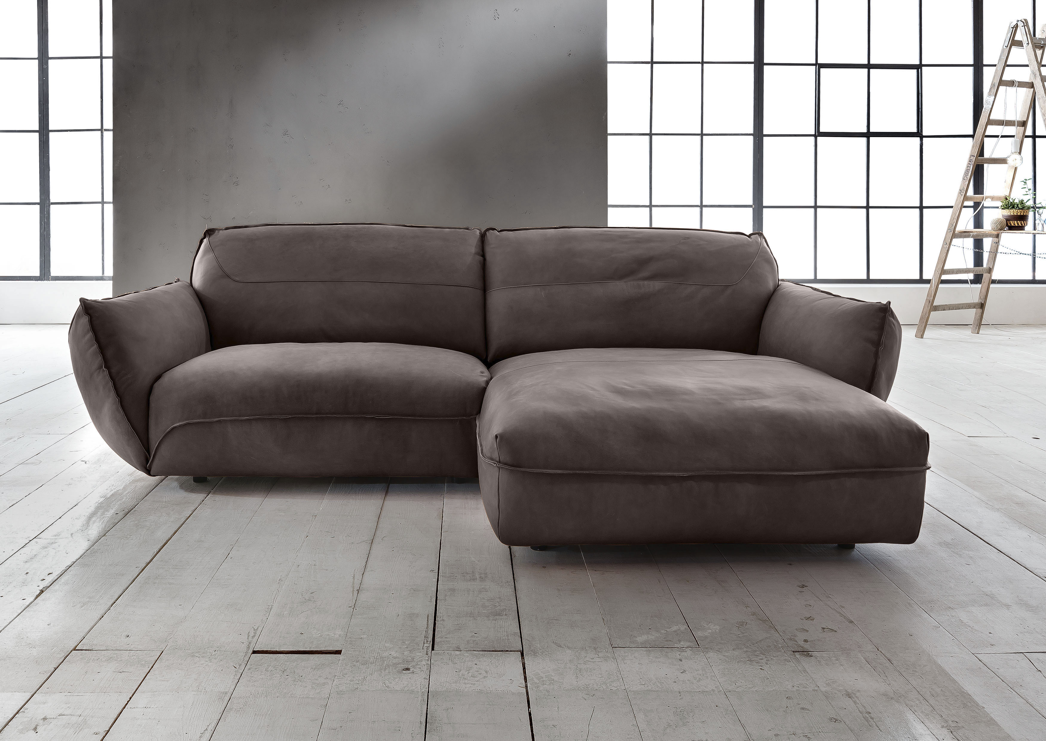 Ecksofa BETYPE "Be Type Be Chilled, Mega Sofa, Bezug: hochwertiges Anilinleder, L-Form", braun, B:260cm H:85cm T:180cm, AnilinLEDER Pallino gewachst (echtes Rindsleder) Das von südamerikanischen Rindern stammende Anilinleder wird in Fässern gefärbt....