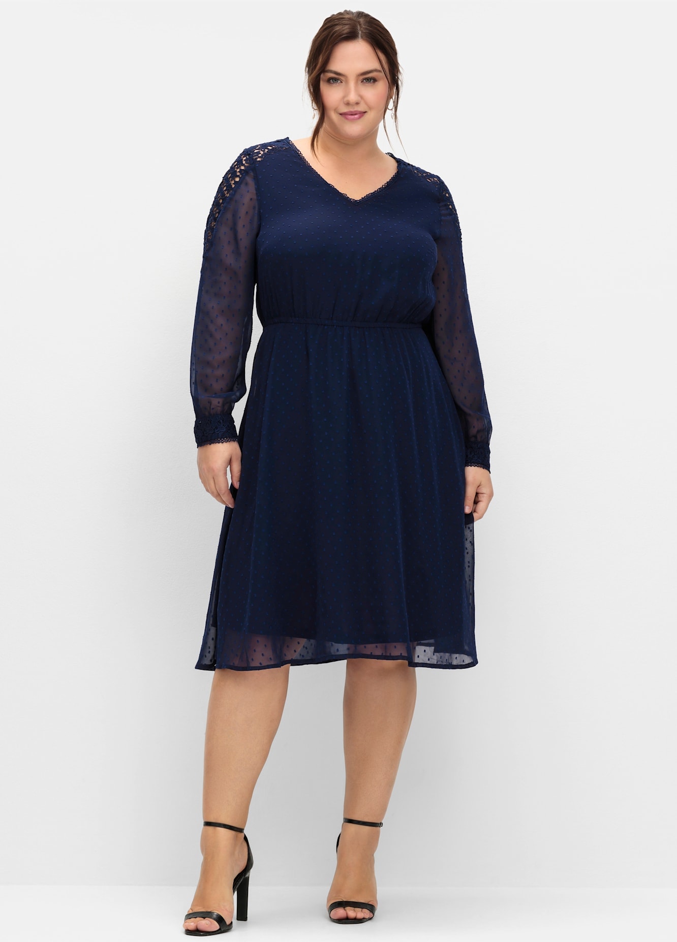 Cocktailkleid SHEEGO "Cocktailkleid", Damen, Gr. 58, Normalgrößen, blau (marine), 100% Polyester, unifarben, knielang, V-Ausschnitt, Kleider Image