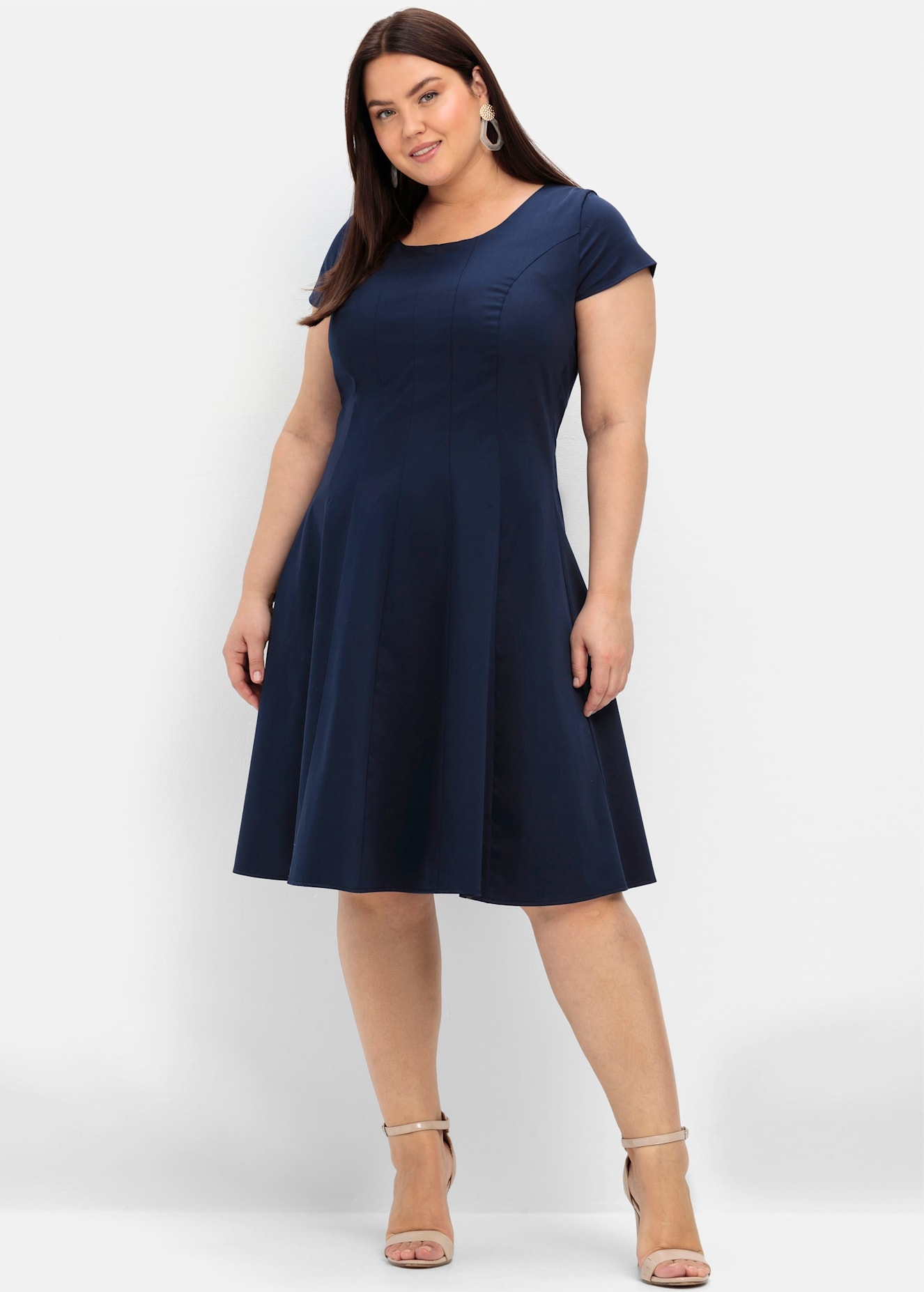 Cocktailkleid SHEEGO "Cocktailkleid", Damen, Gr. 40, Normalgrößen, blau (marine), 97% Baumwolle, 3% Elasthan, unifarben, knielang, Rundhals, Kleider Image