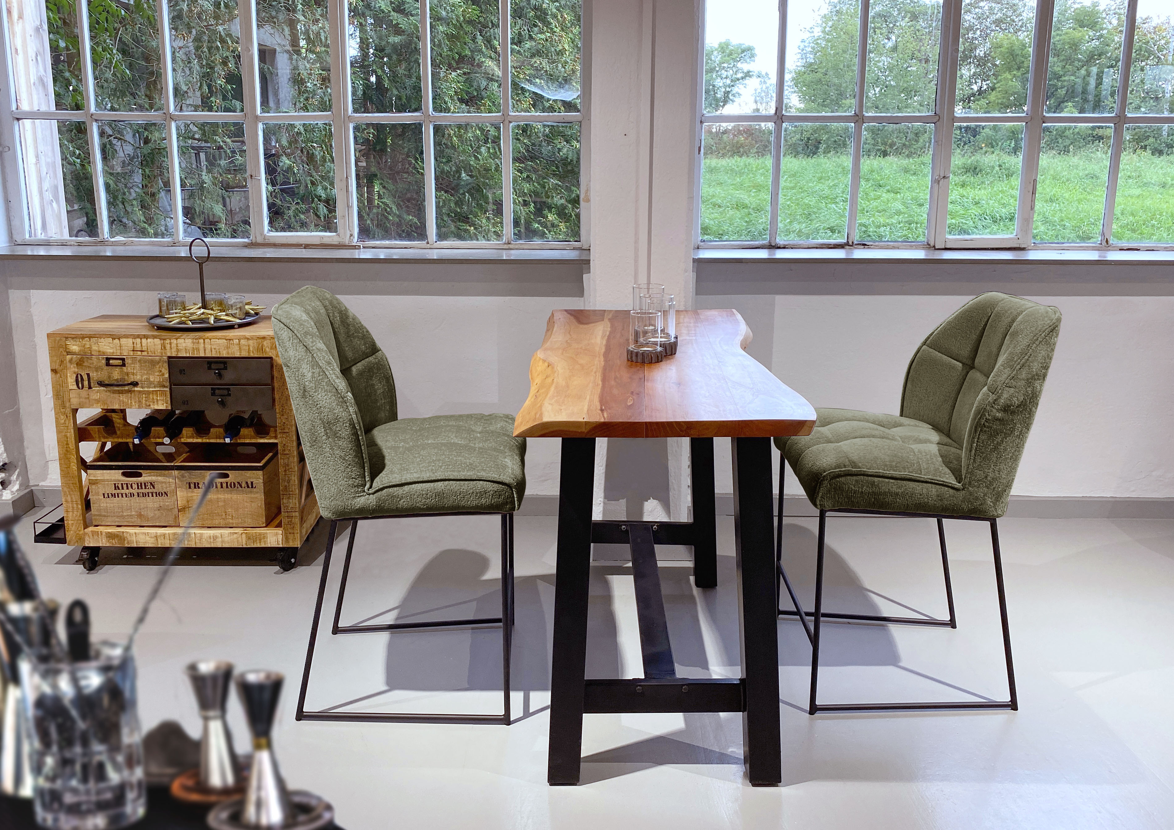 Barhocker GUTMANN FACTORY, grün (moosgrün), B:60cm H:105cm T:62cm, 100% Polyester, Hocker Image