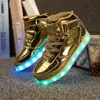 Leichte Schuhe Gold- und Silberklassenkameraden High-Top-LED-Schuhe Ladelicht leuchtende Kindersportschuhe