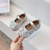 Mädchen Frühling Herbst Neue Bogen Prinzessin PU Leder kinder Weiche Sohle Nicht-slip Quadratischen Mund Schuhe Pailletten größe 23-34 Loafer