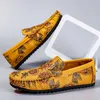 Mode Rose Druck Faulenzer Mann Wohnungen Hohe Qualität Wildleder Leder Casual Schuhe Männer Gelb Fahren Schuhe Für Mann zapatos de hombre