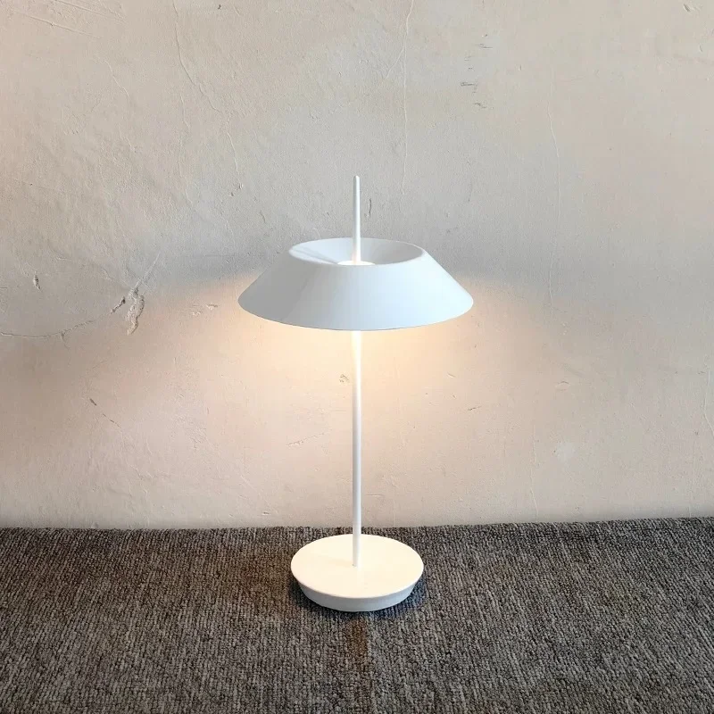 Metall Kreative Italienische Schwarz Und Gold Nordic Lampe Einfache Studie Schreibtisch Schlafzimmer Nachttisch Lampe Luxus Schlafzimmer Nacht Lampe