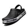 2025 Clogs Sandalen Männer Große Größe Slip auf Outdoor Strand Sommer Schuhe Männer Medizinische Clogs Kausalen Atmungsaktive Männliche Sandalen mit Loch