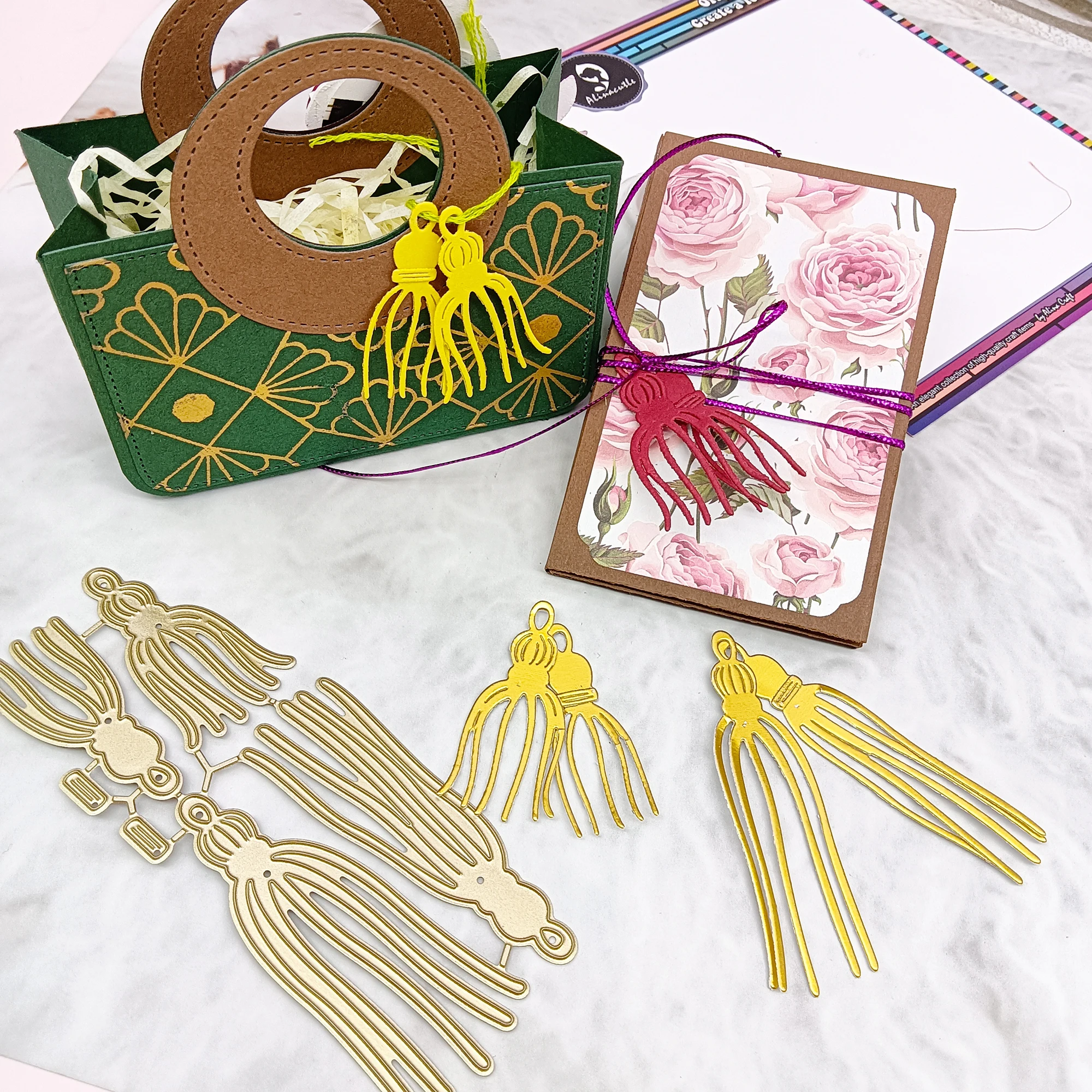 Alinacutle Quasten-Metall-Stanzformen, gestanzt, goldene Stanzformen für Geschenkverpackung, Papierhandwerk, handgefertigte Kartenherstellung, DIY-Grußkarten Image