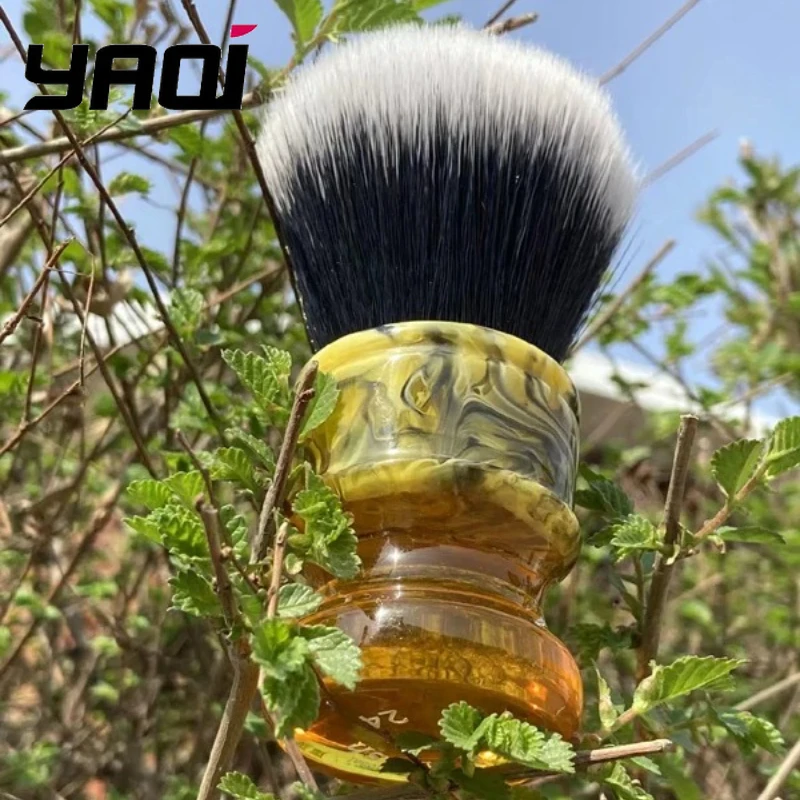 YAQI 24MM Männer Nass Rasieren Pinsel Sagrada Familia Schwarz/Weiß Smoking Synthetische Faser Harz Griff Geschenke für männer Image