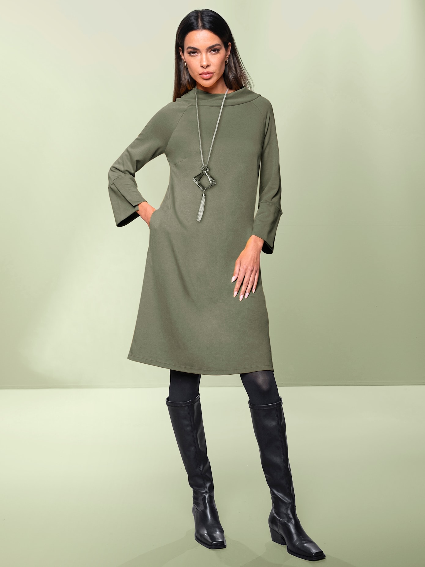 Jerseykleid HEINE "Jersey-Kleid", Damen, Gr. 50, Normalgrößen, grün (khaki), 70% Viskose, 25% Polyamid, 5% Elasthan, unifarben, kurz, Kleider Image